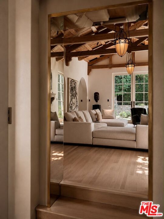 1168 N Doheny Dr