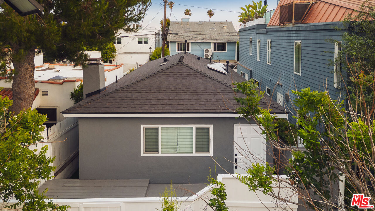 806 Navy St