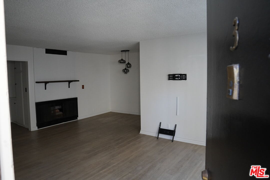 912 Hilldale Unit: 3