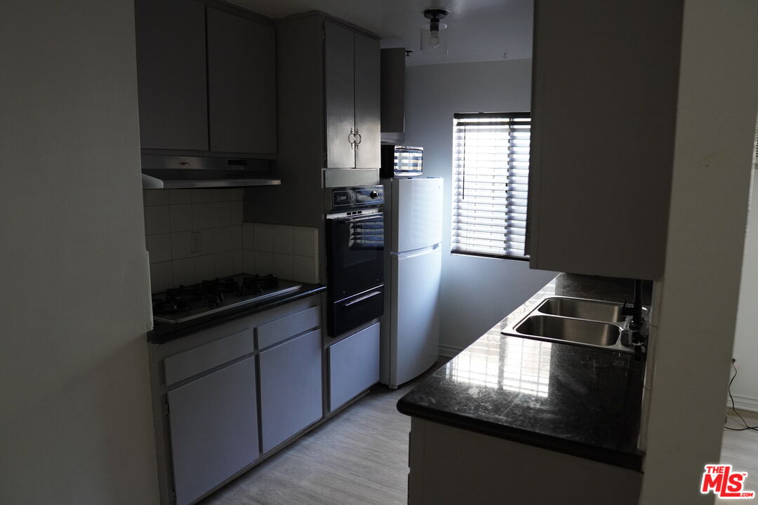 912 Hilldale Unit: 3