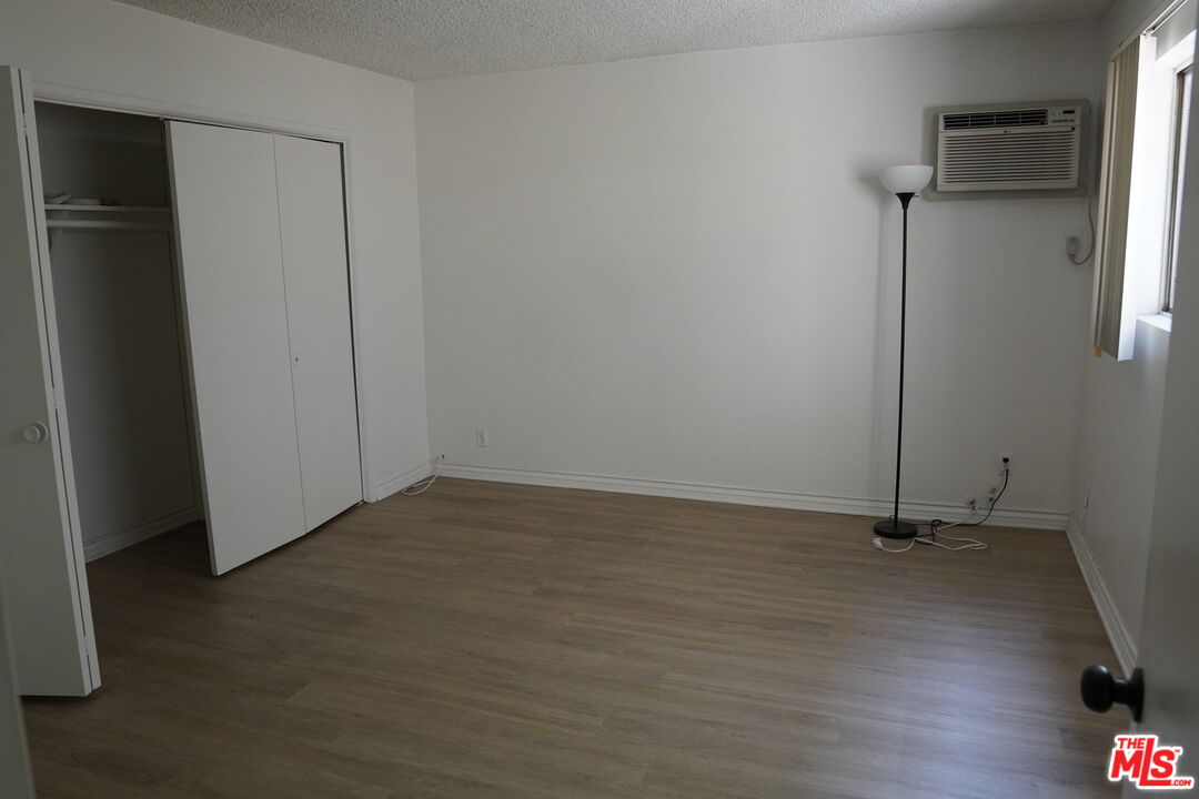 912 Hilldale Unit: 3