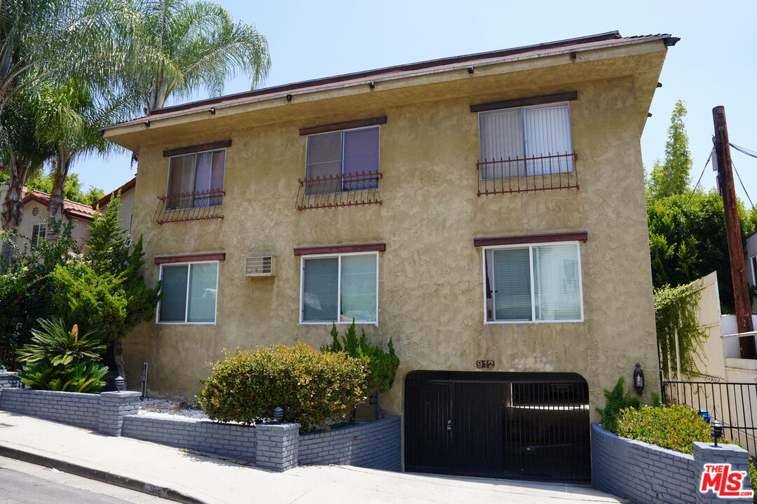 912 Hilldale Unit: 3