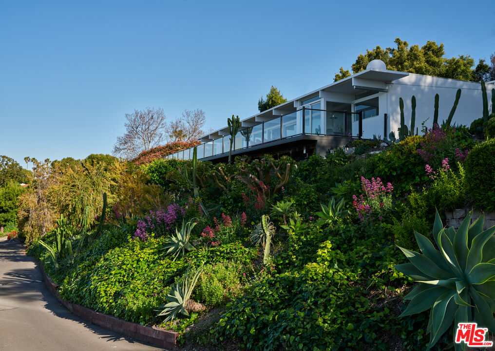 12 Deerhill Dr