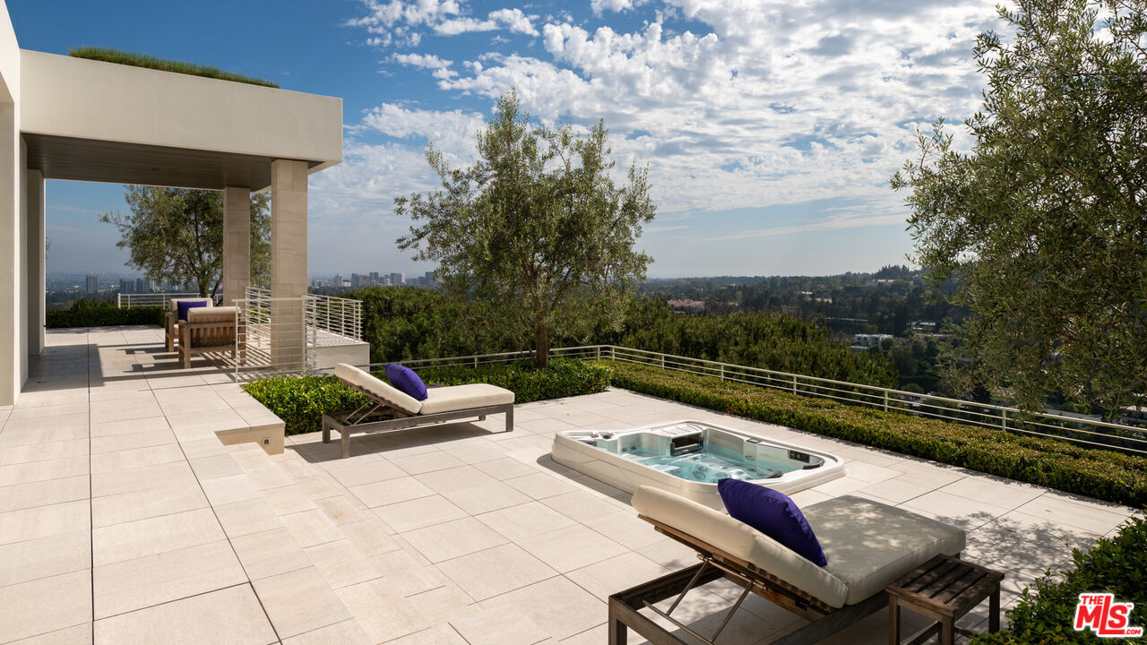 9966 Beverly Grove Dr