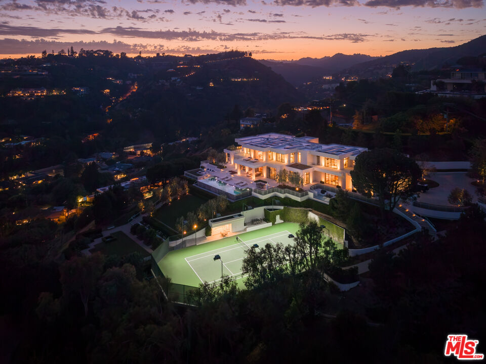 9966 Beverly Grove Dr