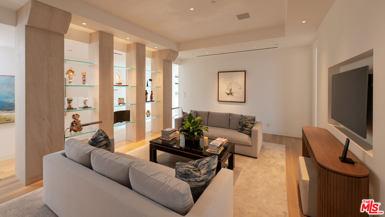 9966 Beverly Grove Dr