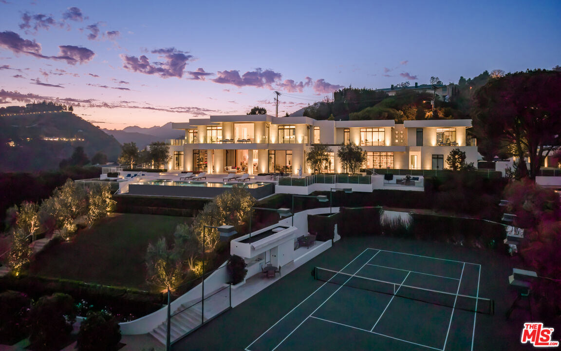 9966 Beverly Grove Dr