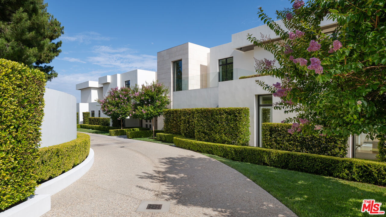 9966 Beverly Grove Dr