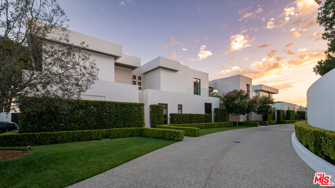 9966 Beverly Grove Dr