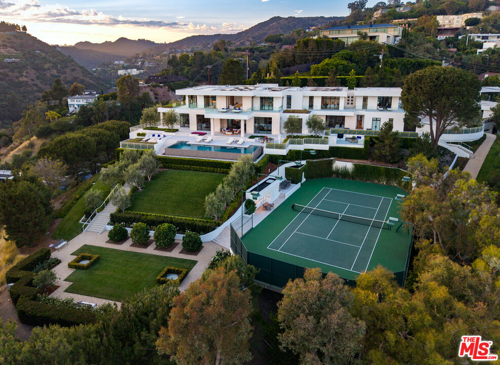 9966 Beverly Grove Dr