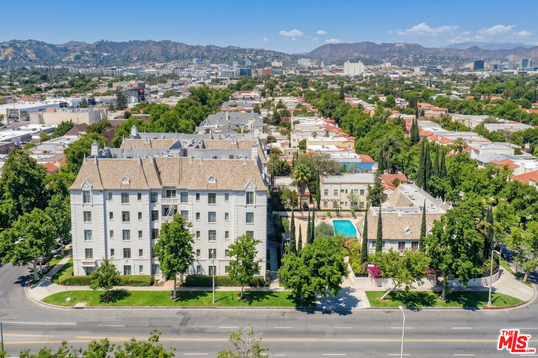 308 N Sycamore Unit: 102
