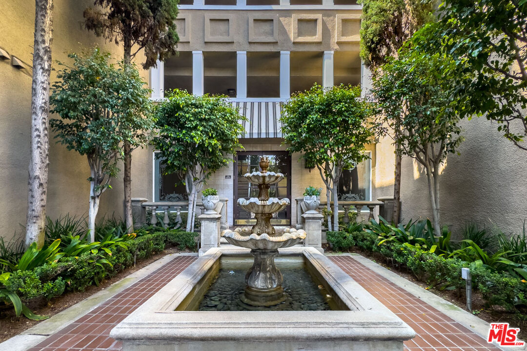 8455 Fountain Ave Unit: 518