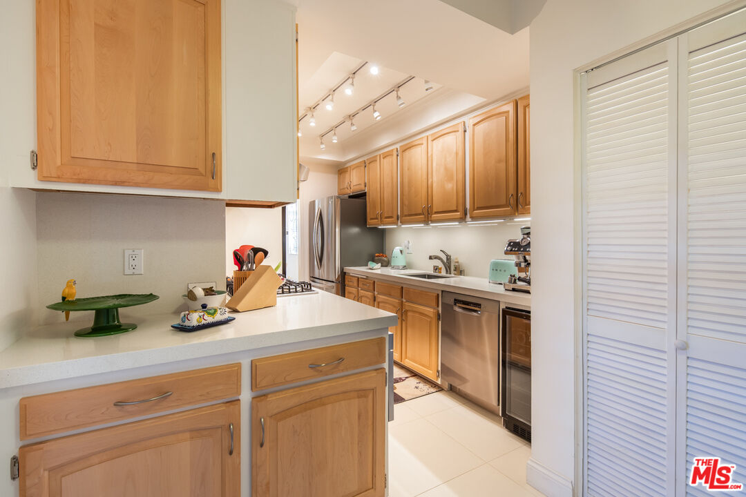 8455 Fountain Ave Unit: 518
