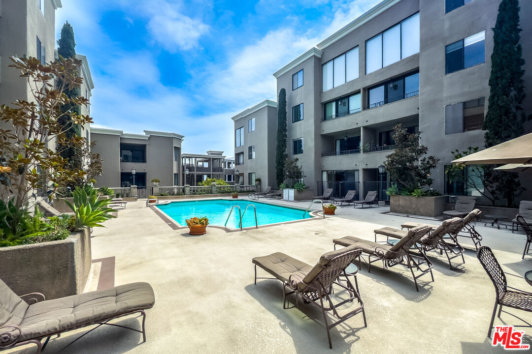 8455 Fountain Ave Unit: 518