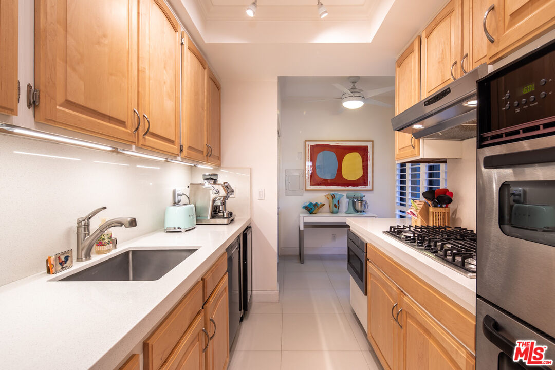 8455 Fountain Ave Unit: 518