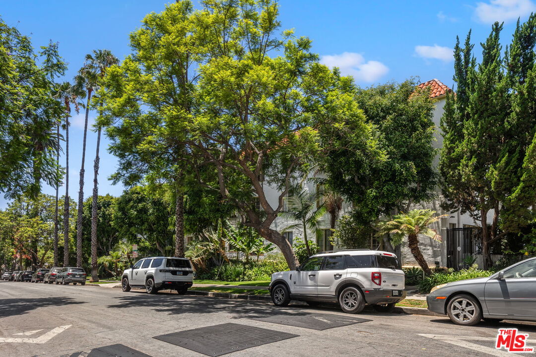 1345 N Hayworth Ave Unit: 2