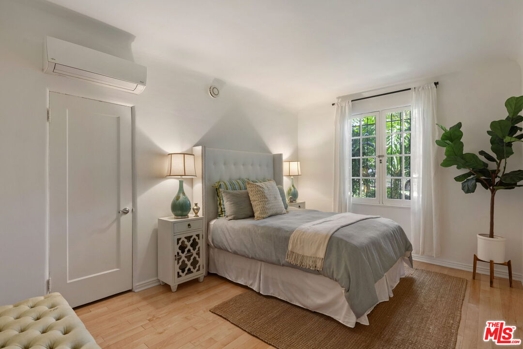 1345 N Hayworth Ave Unit: 2