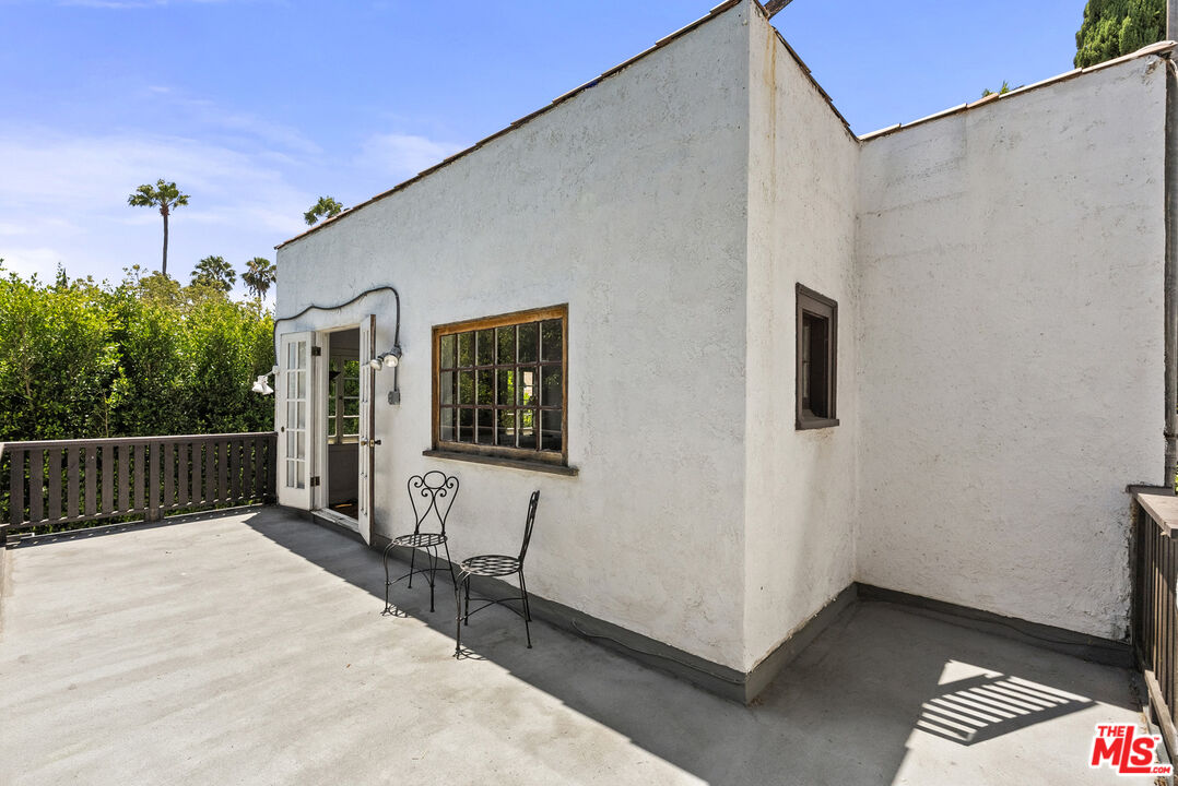1711 N Curson Ave