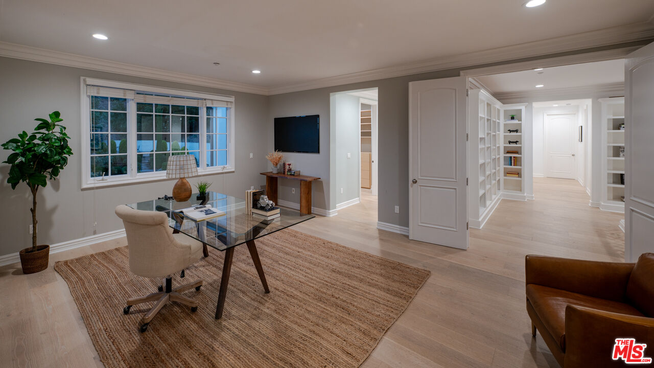 3686 Benedict Canyon Ln