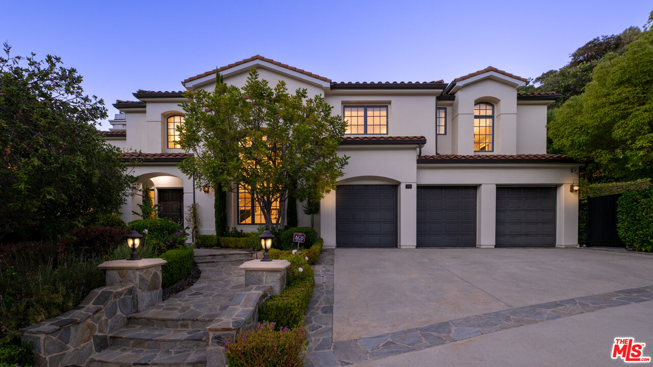 3686 Benedict Canyon Ln