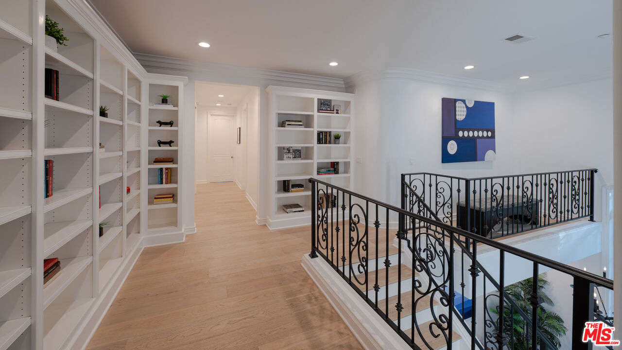 3686 Benedict Canyon Ln