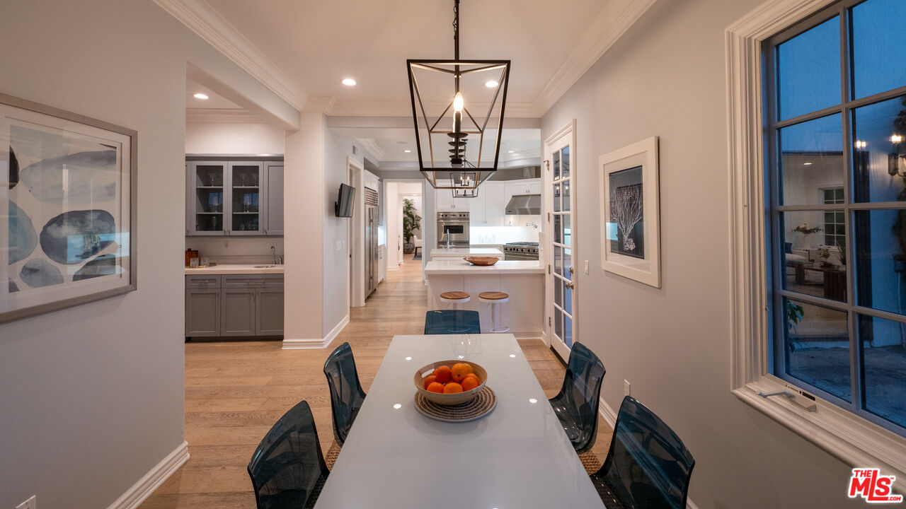 3686 Benedict Canyon Ln