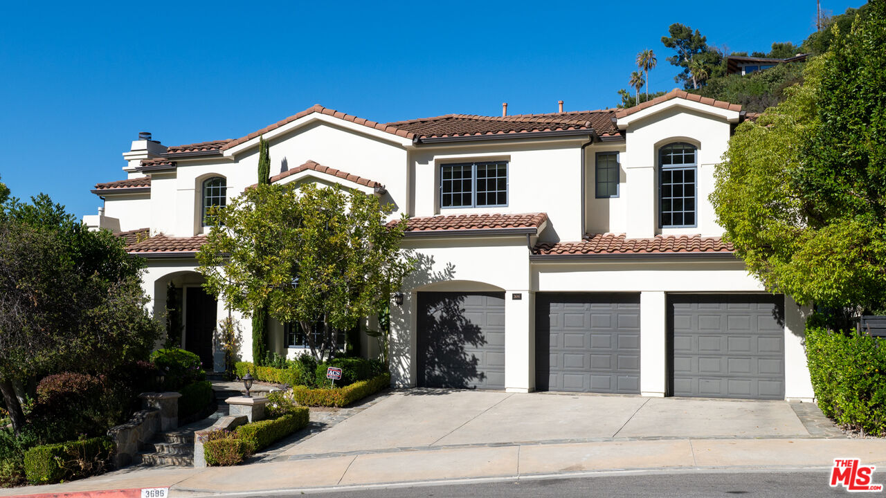 3686 Benedict Canyon Ln