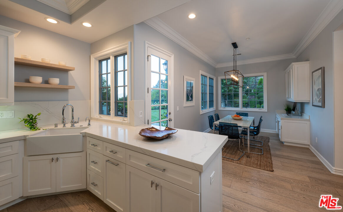 3686 Benedict Canyon Ln