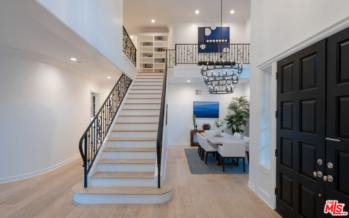 3686 Benedict Canyon Ln