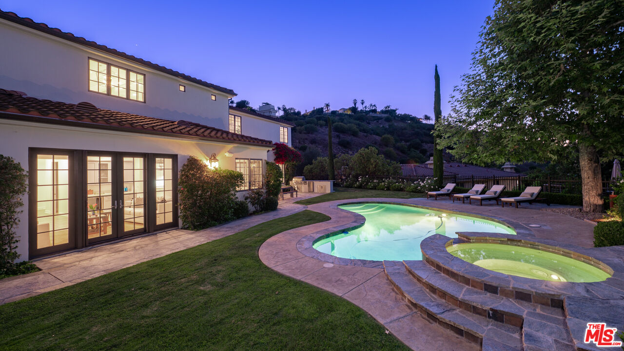 3686 Benedict Canyon Ln