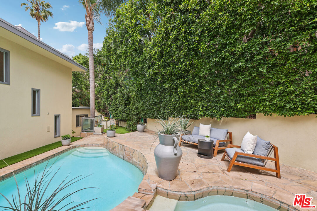 8715 Sunset Plaza Ter