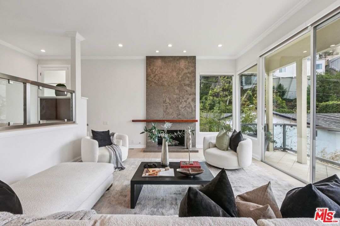 8715 Sunset Plaza Ter