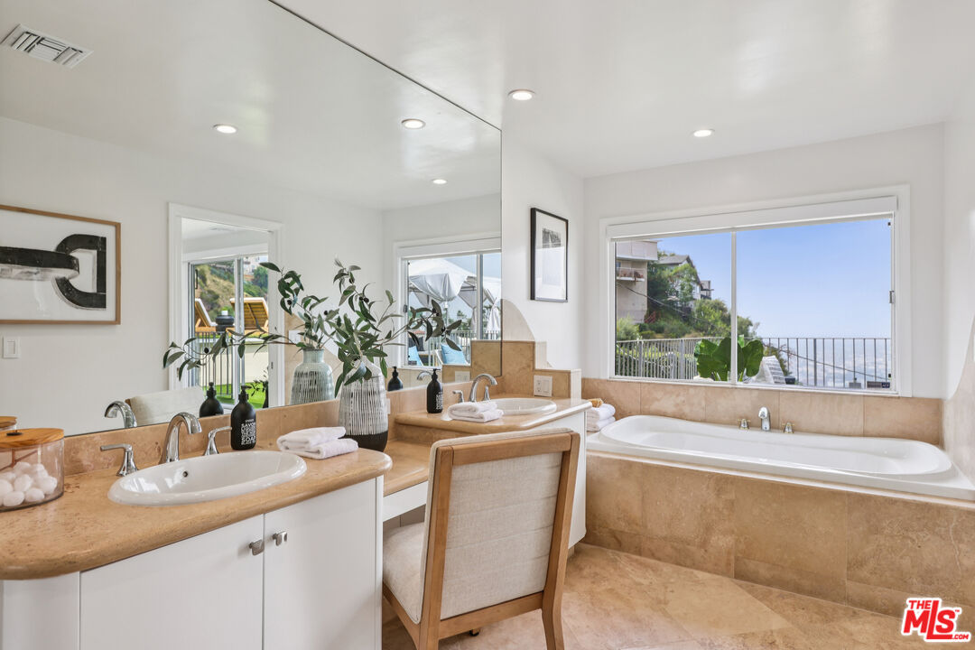 8715 Sunset Plaza Ter