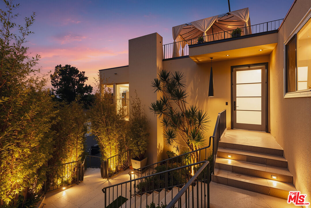 8715 Sunset Plaza Ter