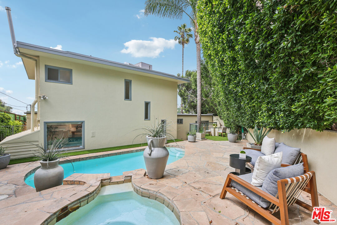 8715 Sunset Plaza Ter