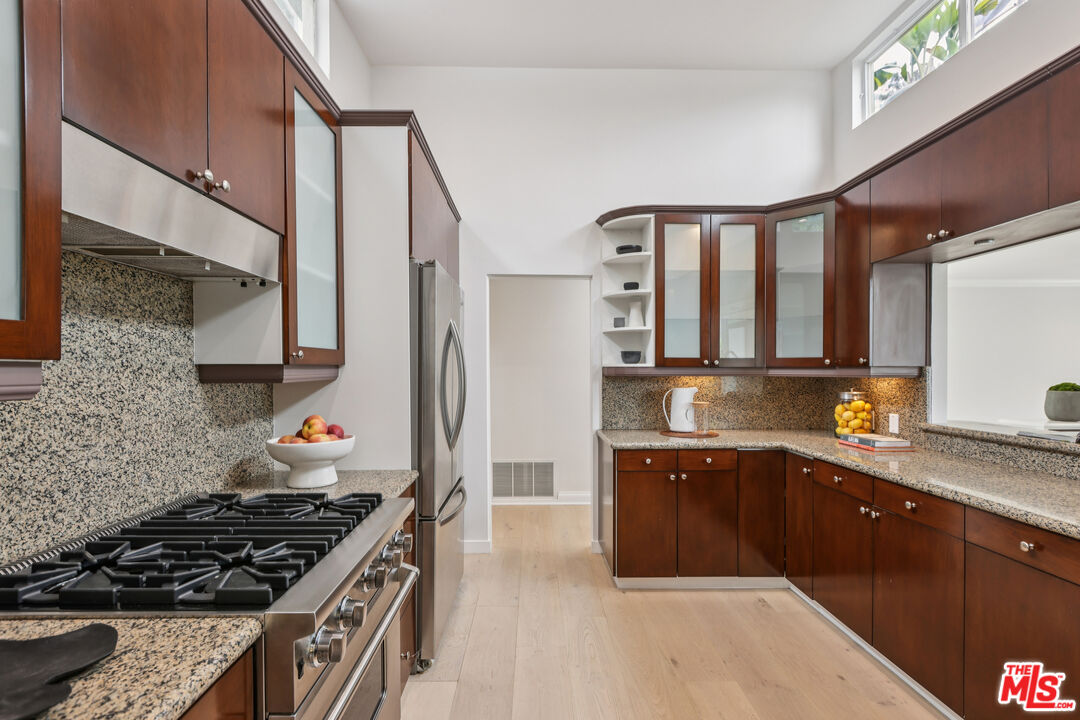 8715 Sunset Plaza Ter