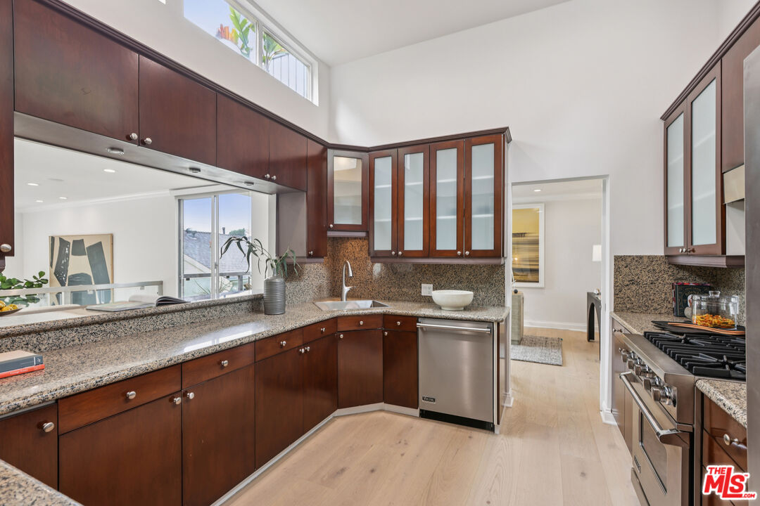 8715 Sunset Plaza Ter