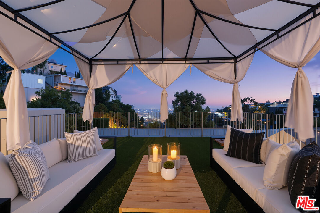 8715 Sunset Plaza Ter