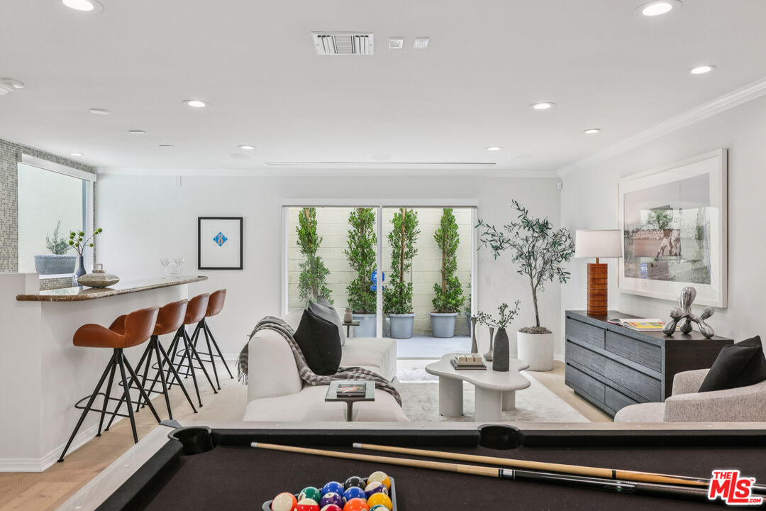 8715 Sunset Plaza Ter