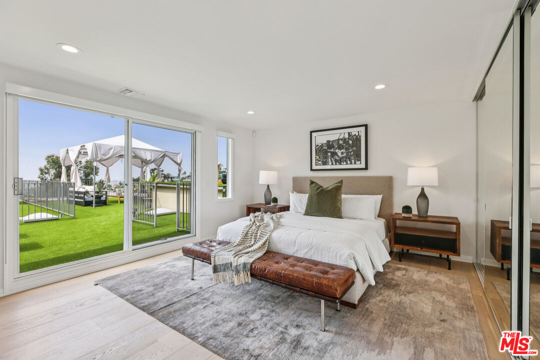 8715 Sunset Plaza Ter
