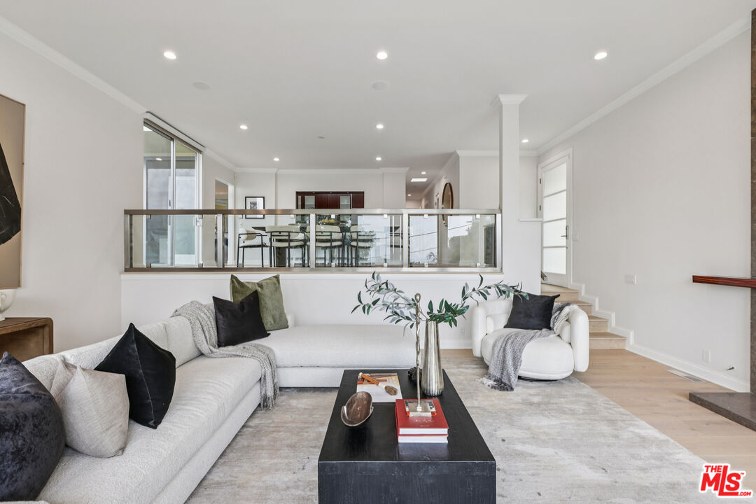 8715 Sunset Plaza Ter