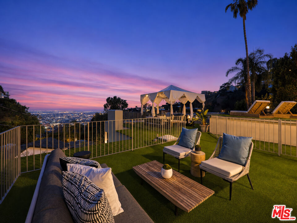 8715 Sunset Plaza Ter