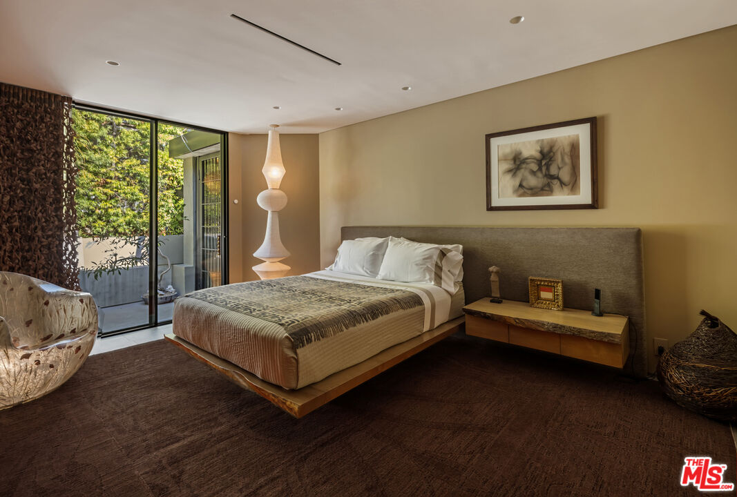 1087 Moraga Dr