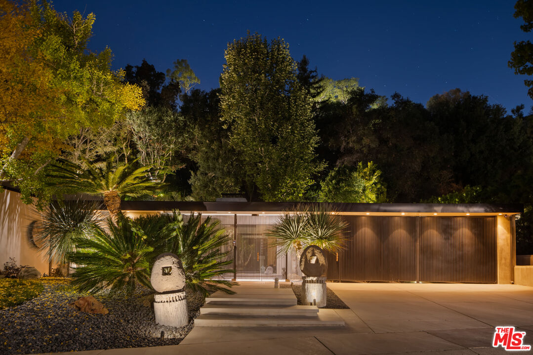 1087 Moraga Dr