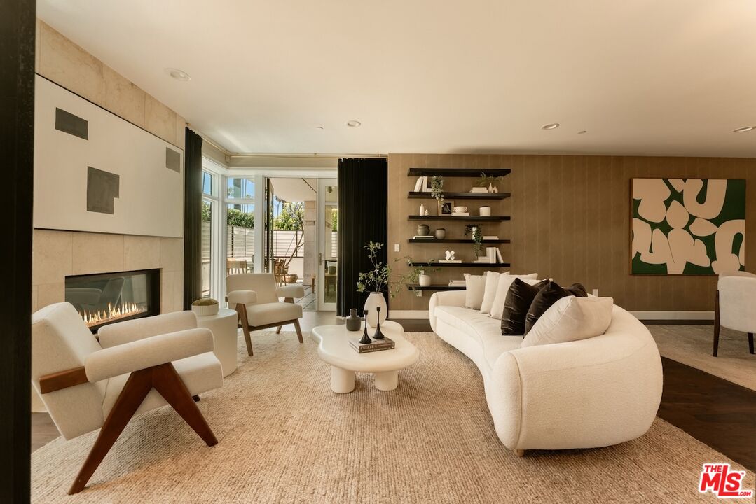 447 N Doheny Dr Unit: 101