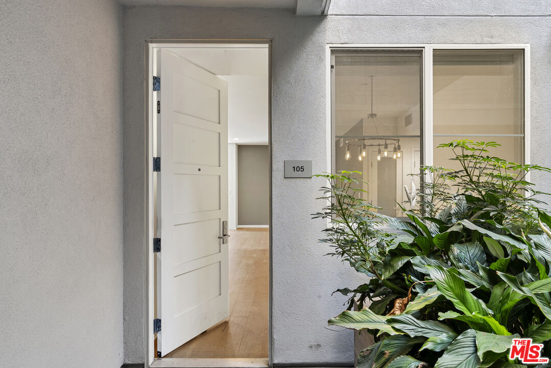 4240 Laurel Canyon Blvd Unit: 105