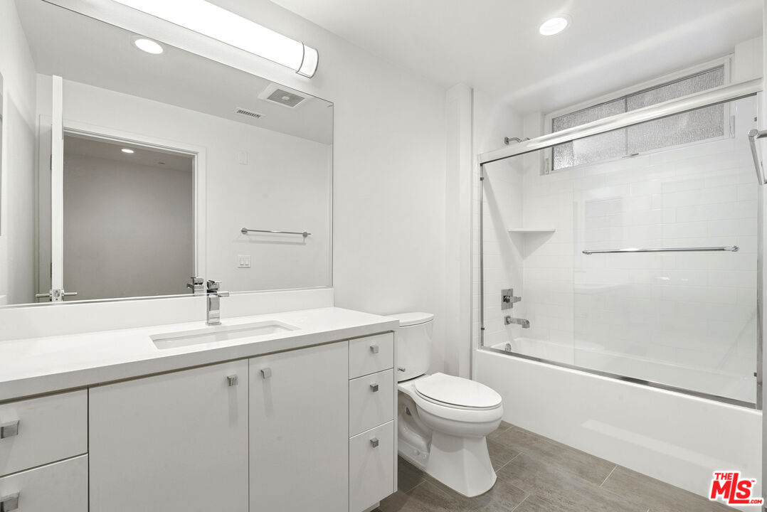4240 Laurel Canyon Blvd Unit: 105