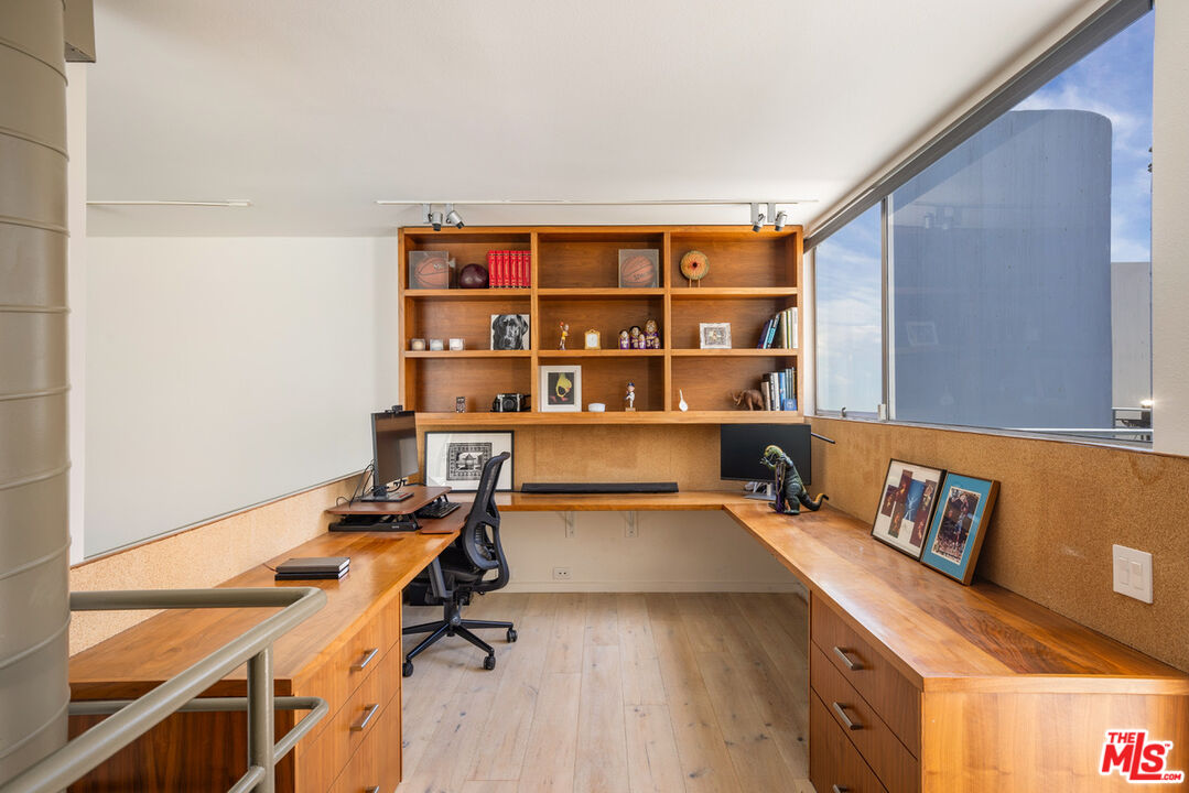 2433 28th St Unit: B