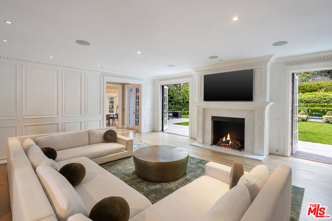 9135 Hazen Dr