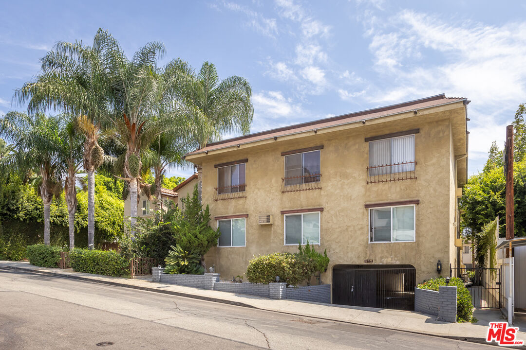 912 Hilldale Ave Unit: 2